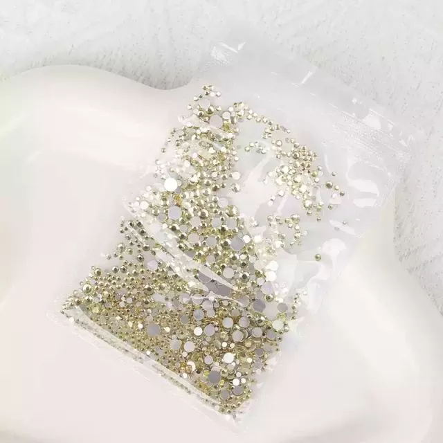 Colored Diamonds Light Yellow 18# 1440pcs