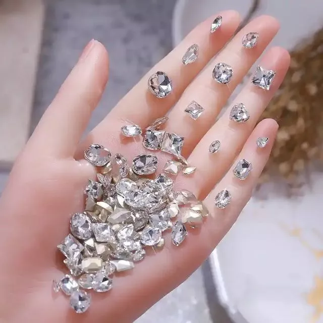 Nail Diamonds Different Sizes Mixed Pack 200pcs