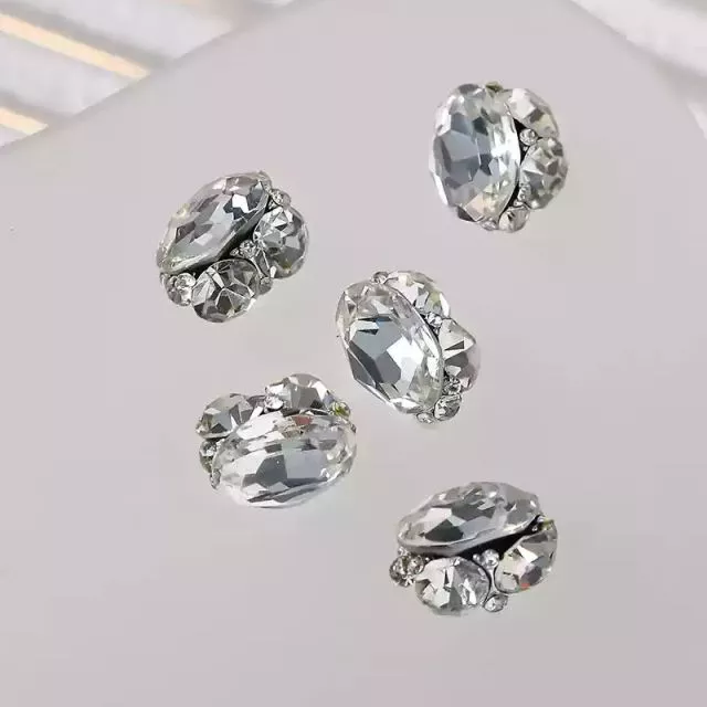 Nail Diamond Transparent 11 x 13mm 2 pcs