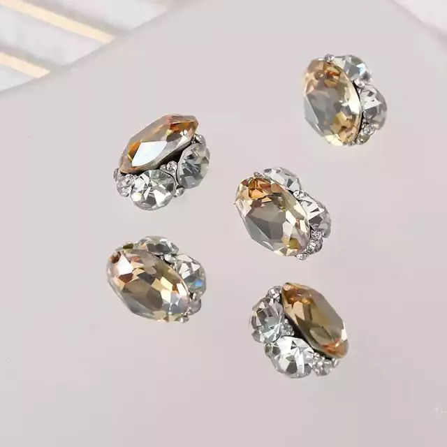 Nail Diamond Champagne 11 x 13mm 2 pcs