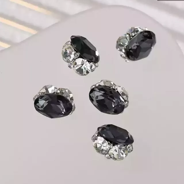 Nail Diamond Black 11 x 13mm 2 pcs